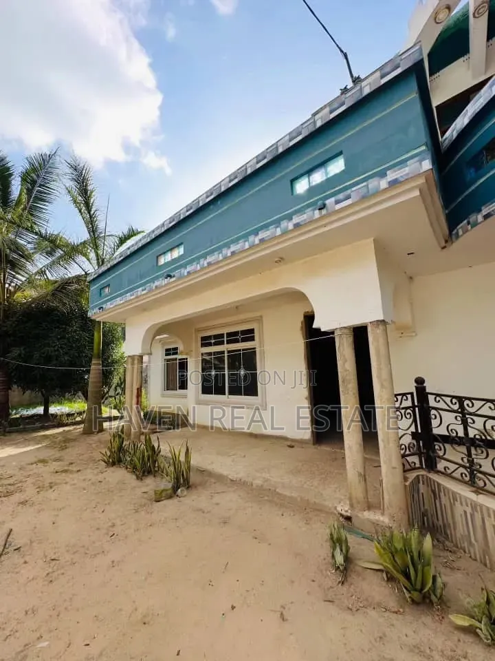 6bdrm House in Kinyerezi for sale