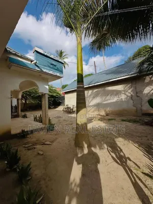 6bdrm House in Kinyerezi for sale