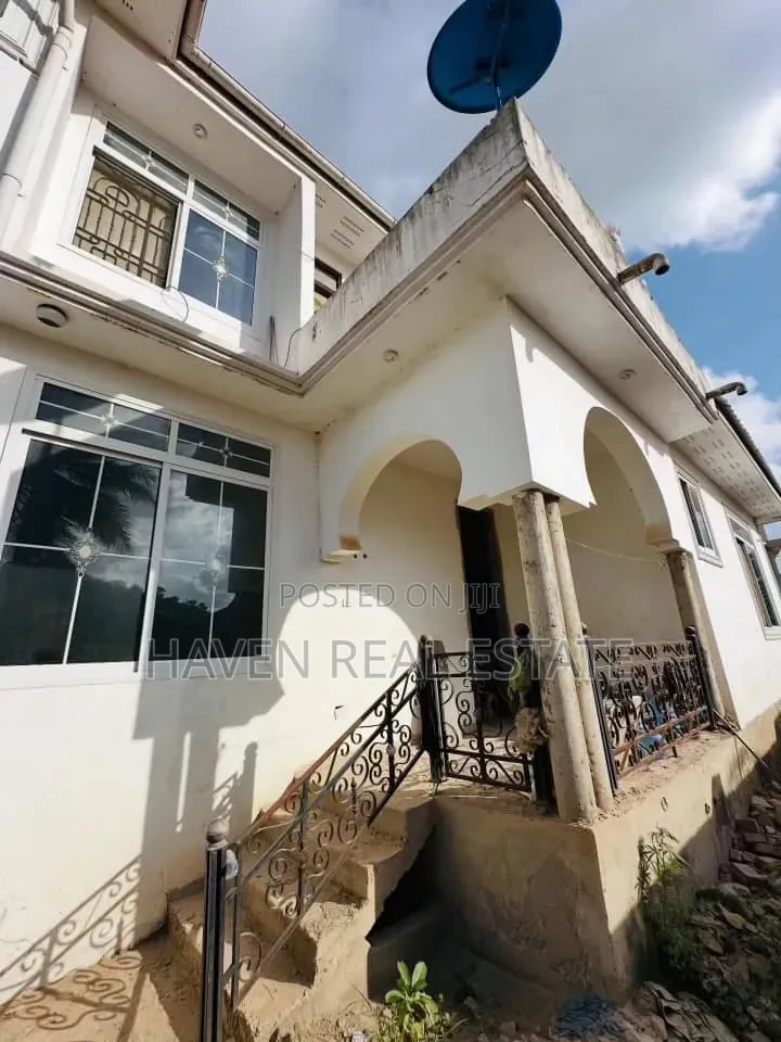 6bdrm House in Kinyerezi for sale