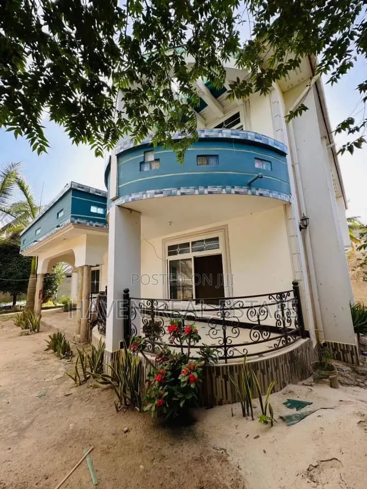 6bdrm House in Kinyerezi for sale