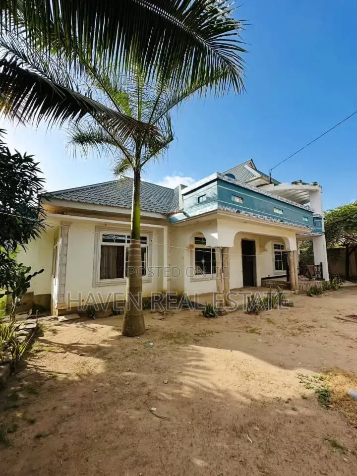 6bdrm House in Kinyerezi for sale