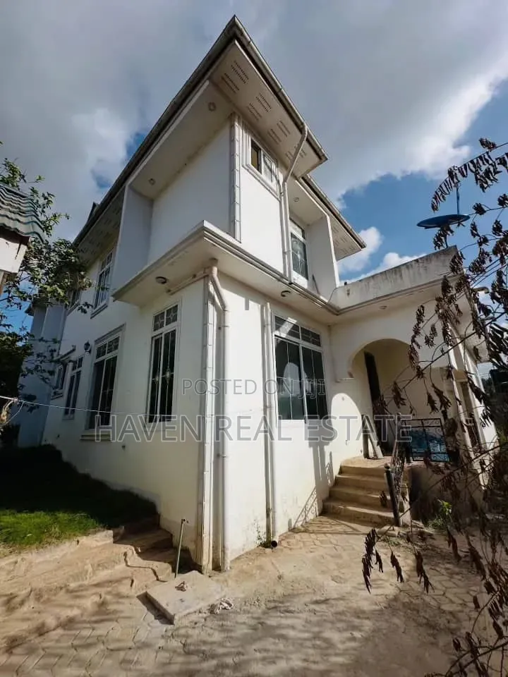 6bdrm House in Kinyerezi for sale