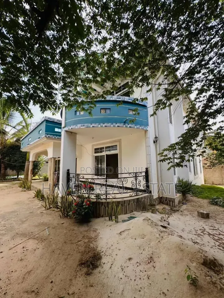 6bdrm House in Kinyerezi for sale