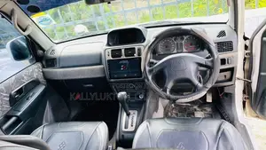 Mitsubishi Pajero 2000 White