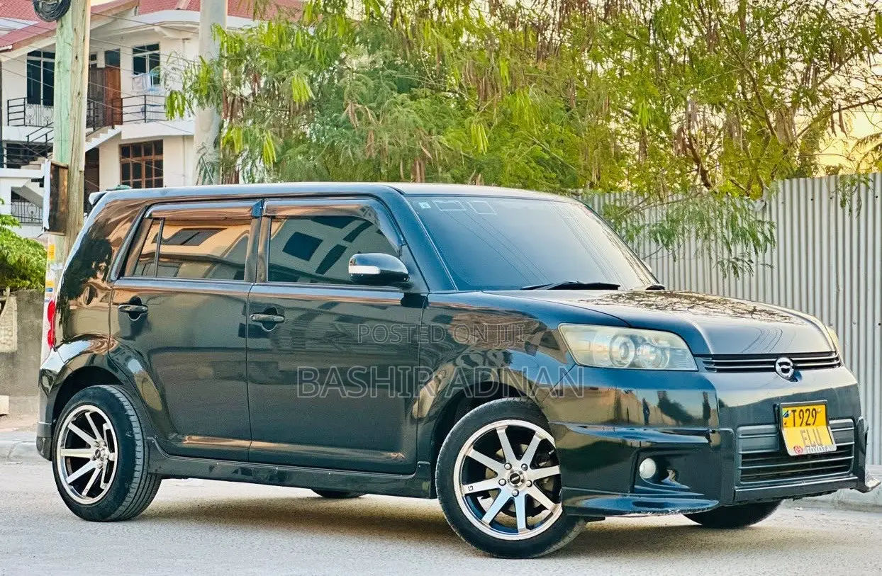 Toyota Corolla Rumion Hatchback 1.5 FWD 2009 Black
