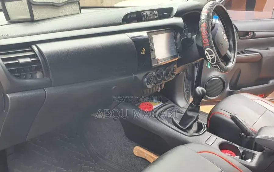 Toyota Hilux 2020 Gray