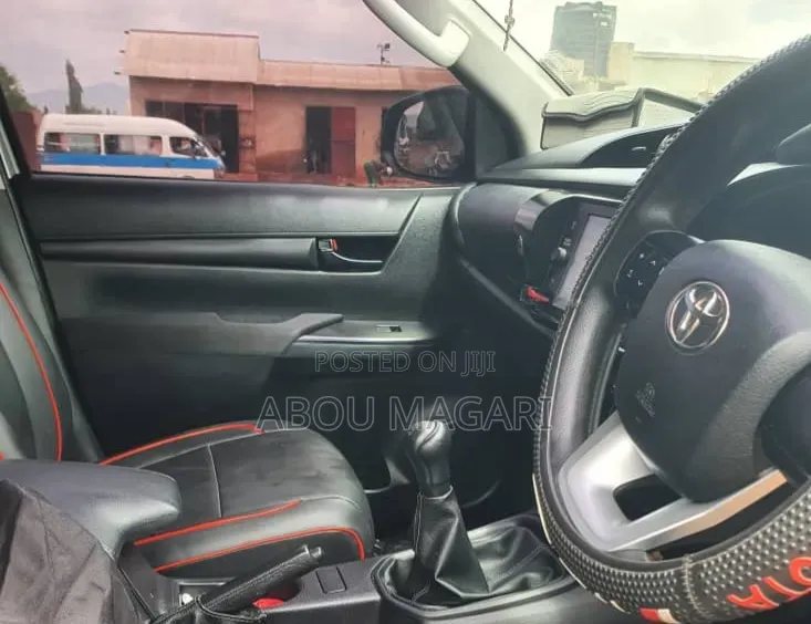 Toyota Hilux 2020 Gray