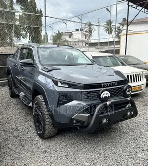 New Toyota Hilux 2026 Gray
