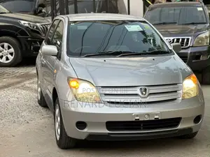 Toyota IST 2004 Silver