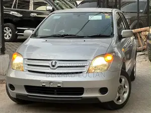 Toyota IST 2004 Silver