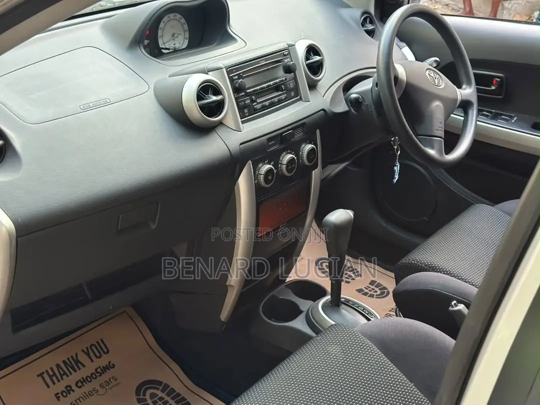 Toyota IST 2004 Silver