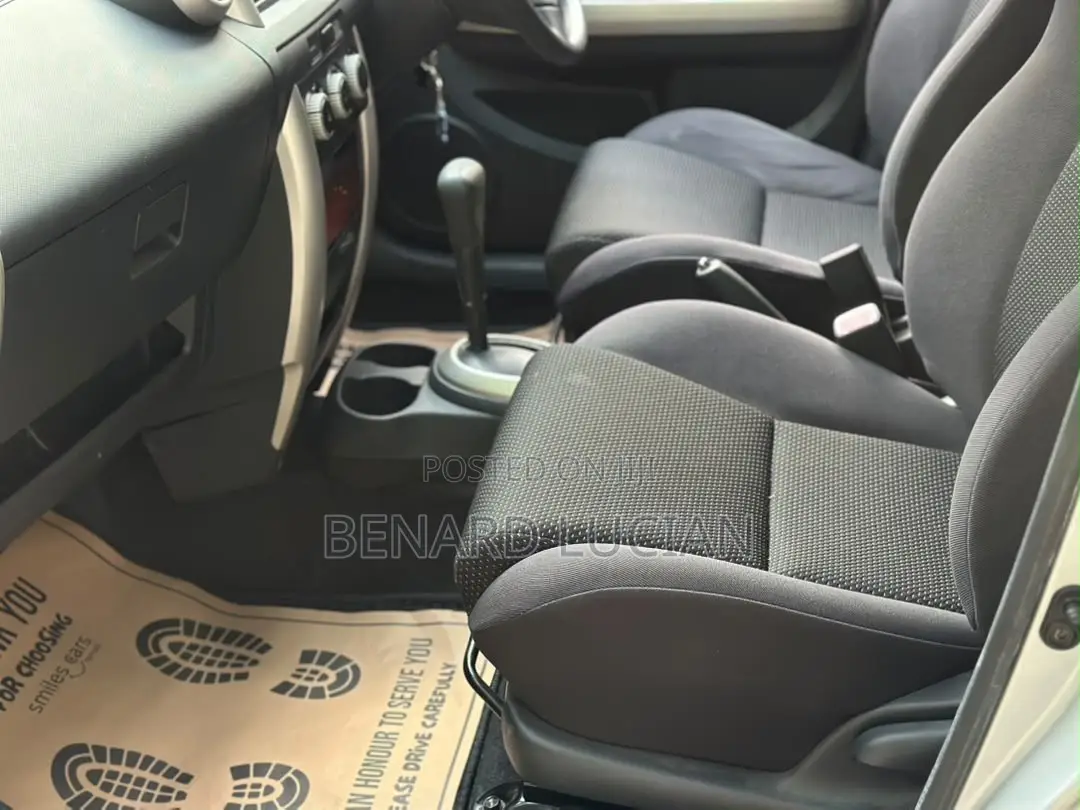 Toyota IST 2004 Silver