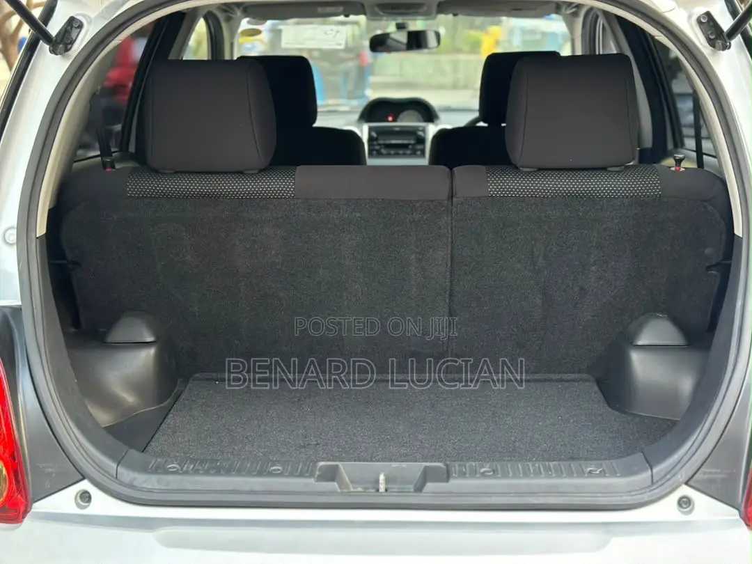 Toyota IST 2004 Silver