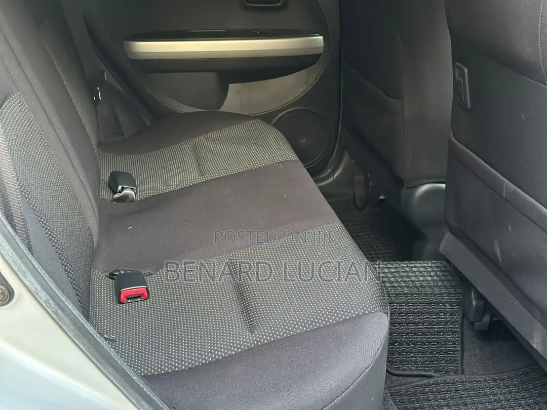 Toyota IST 2004 Silver