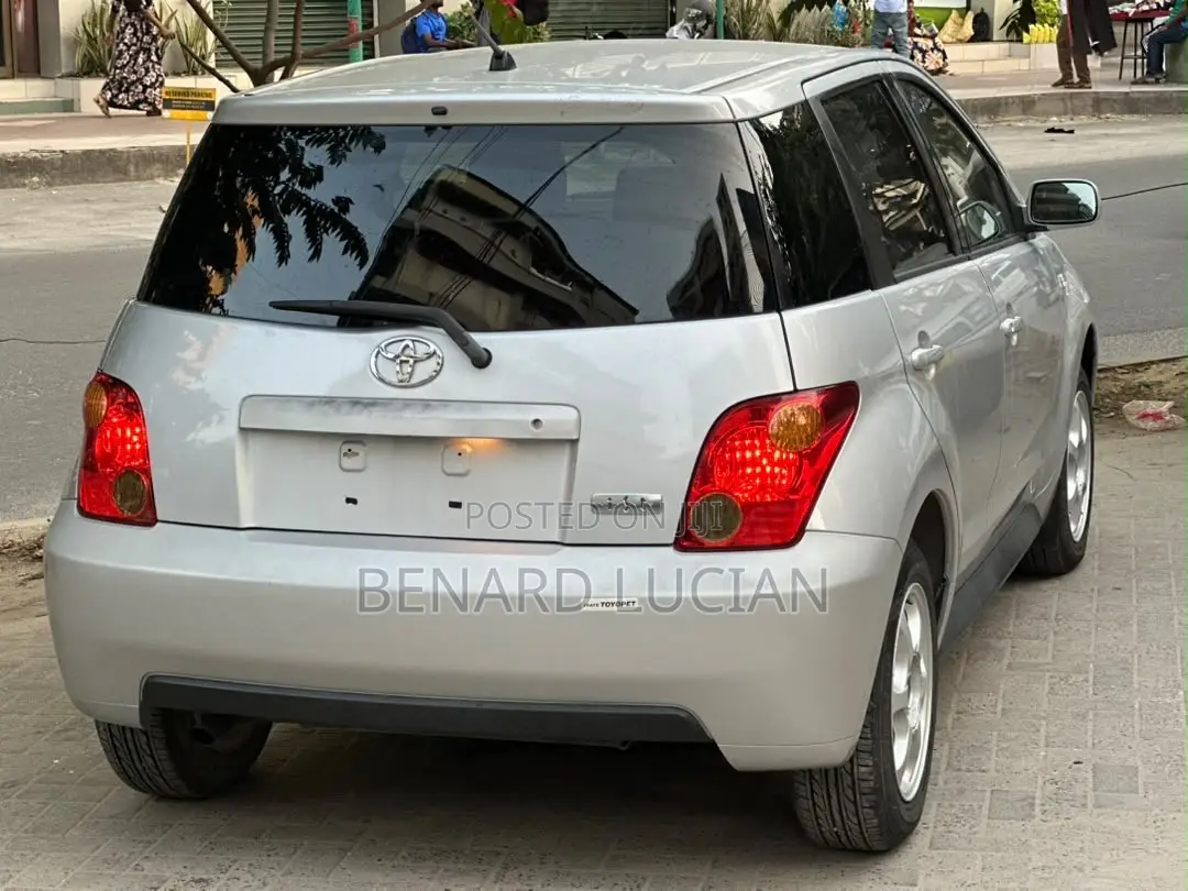 Toyota IST 2004 Silver