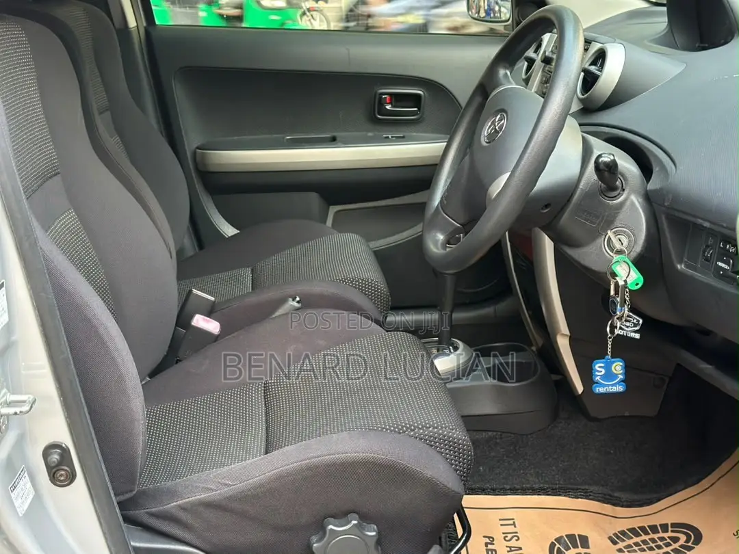 Toyota IST 2004 Silver