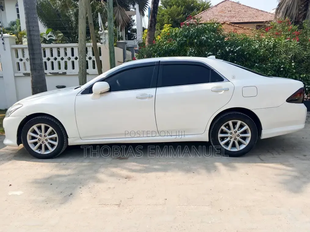 Toyota Crown 2008 White