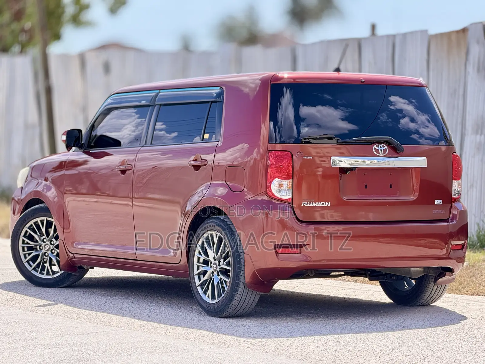 Toyota Corolla Rumion 2009 Red