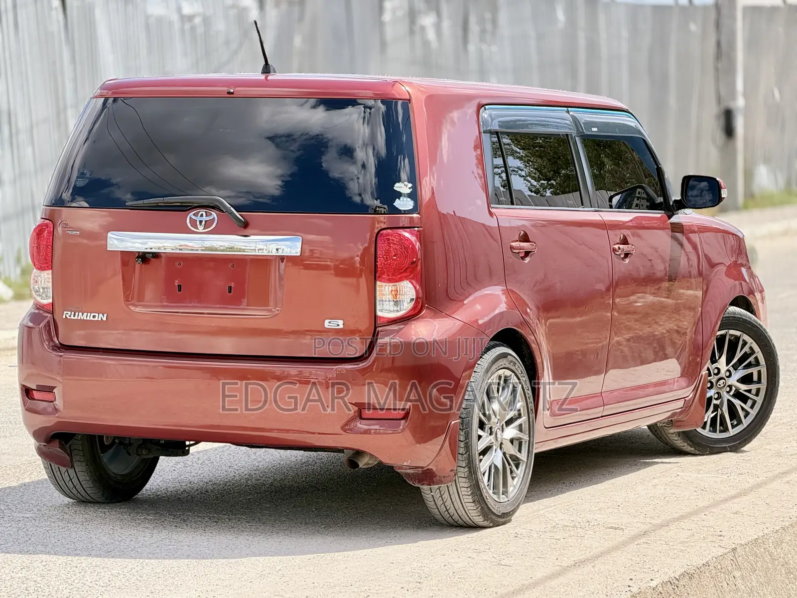 Toyota Corolla Rumion 2009 Red