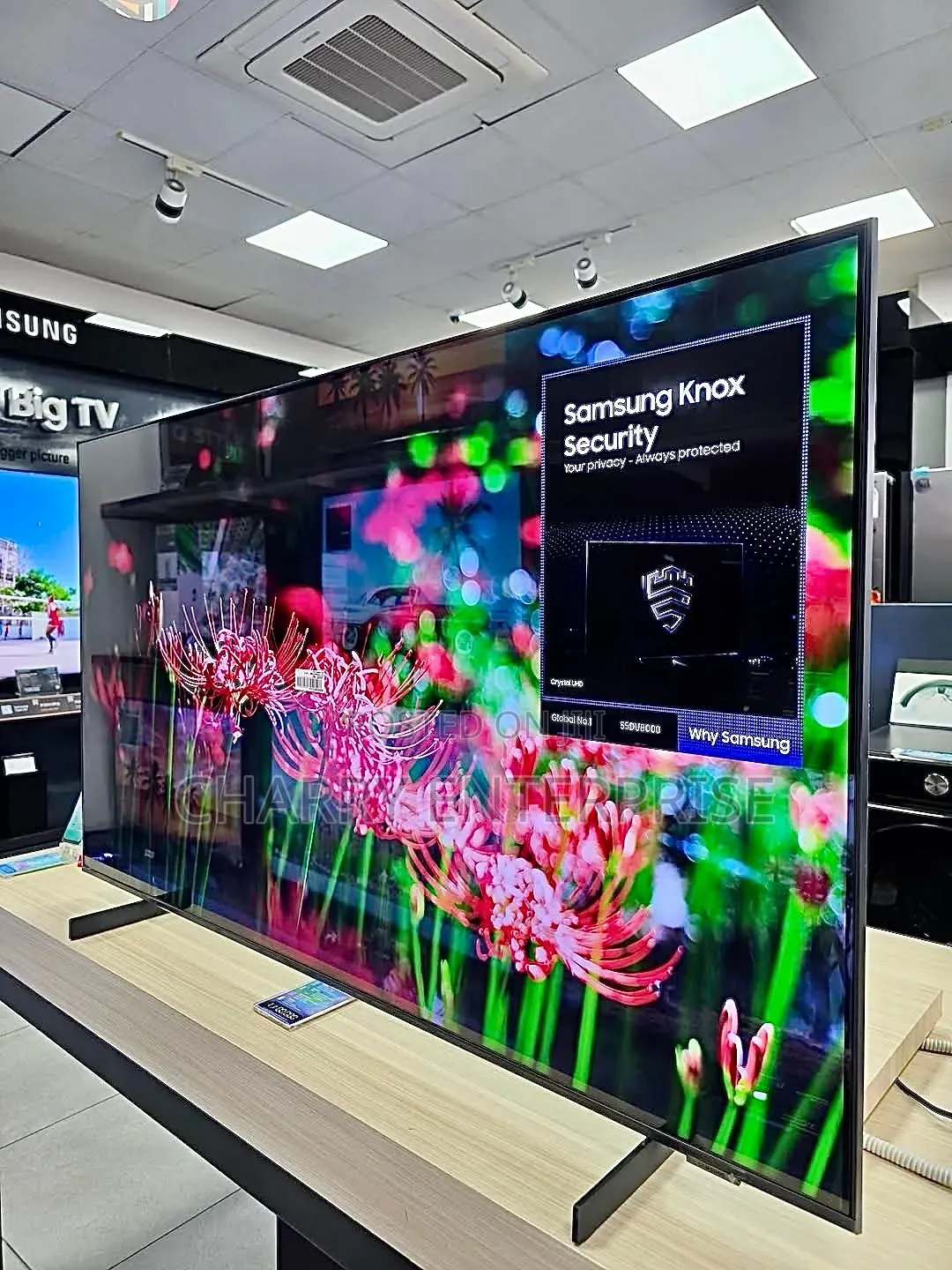 Samsung CRYSTAL UHD TV Inch 65 Model 65U8000F