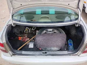 Toyota Corolla 2000 White