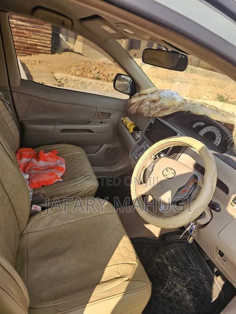 Toyota Raum 2009 Silver