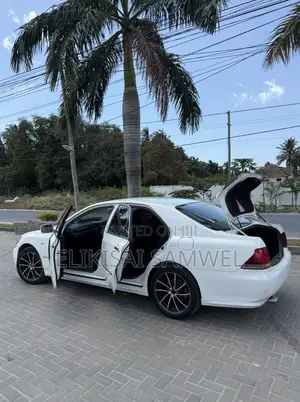 Toyota Crown Royale 2005 White