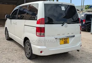 Toyota Noah 2003 White