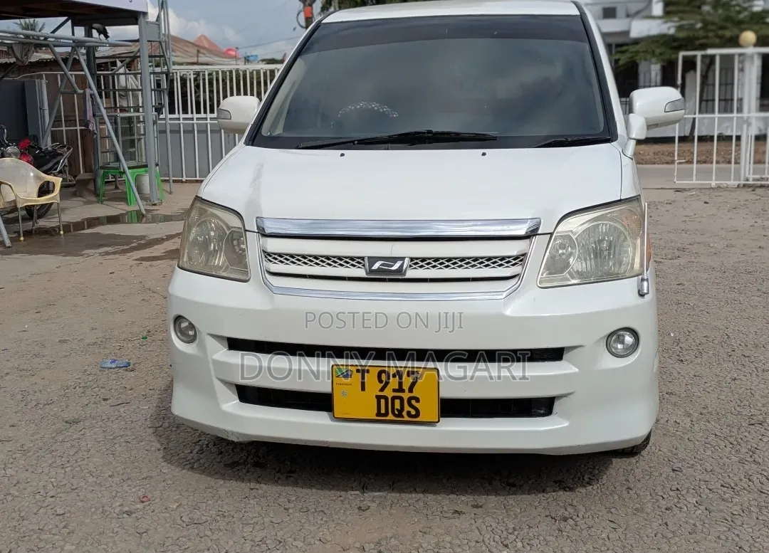 Toyota Noah 2003 White