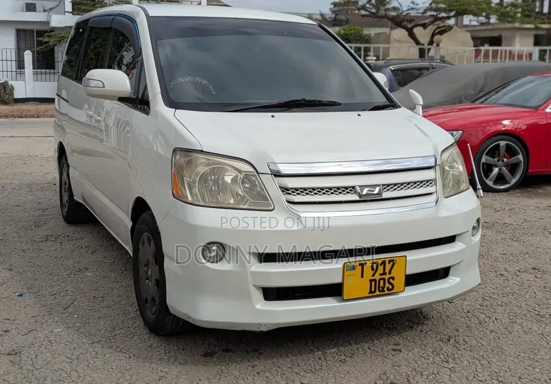 Toyota Noah 2003 White