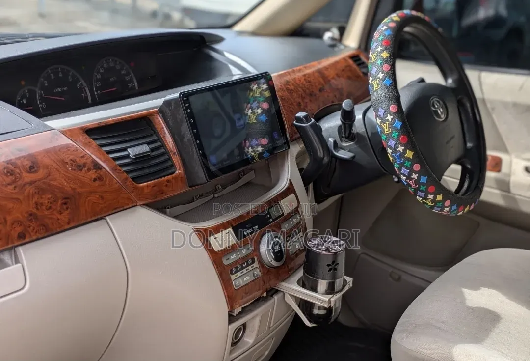 Toyota Noah 2003 White