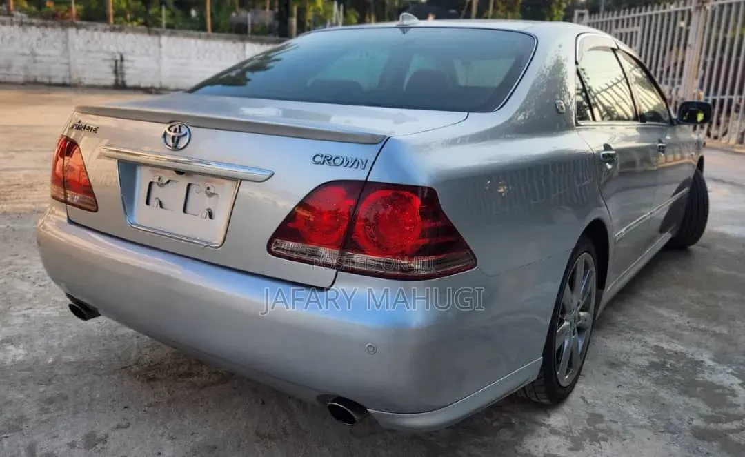 New Toyota Crown 2009 Silver
