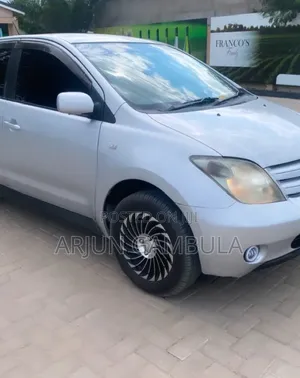 Toyota IST 2004 Silver