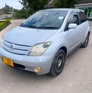 Toyota IST 2004 Silver