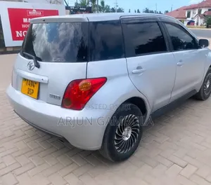 Toyota IST 2004 Silver