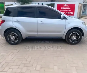 Toyota IST 2004 Silver