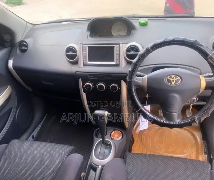 Toyota IST 2004 Silver
