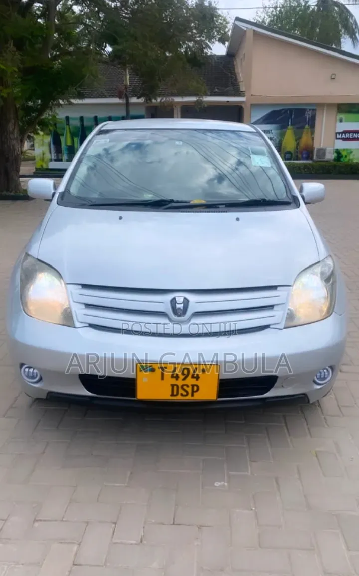 Toyota IST 2004 Silver