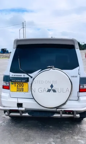 Mitsubishi Pajero 2004 White