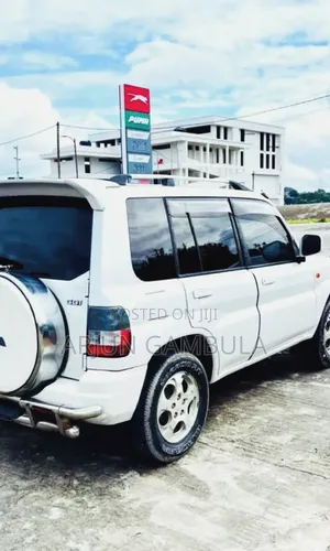 Mitsubishi Pajero 2004 White