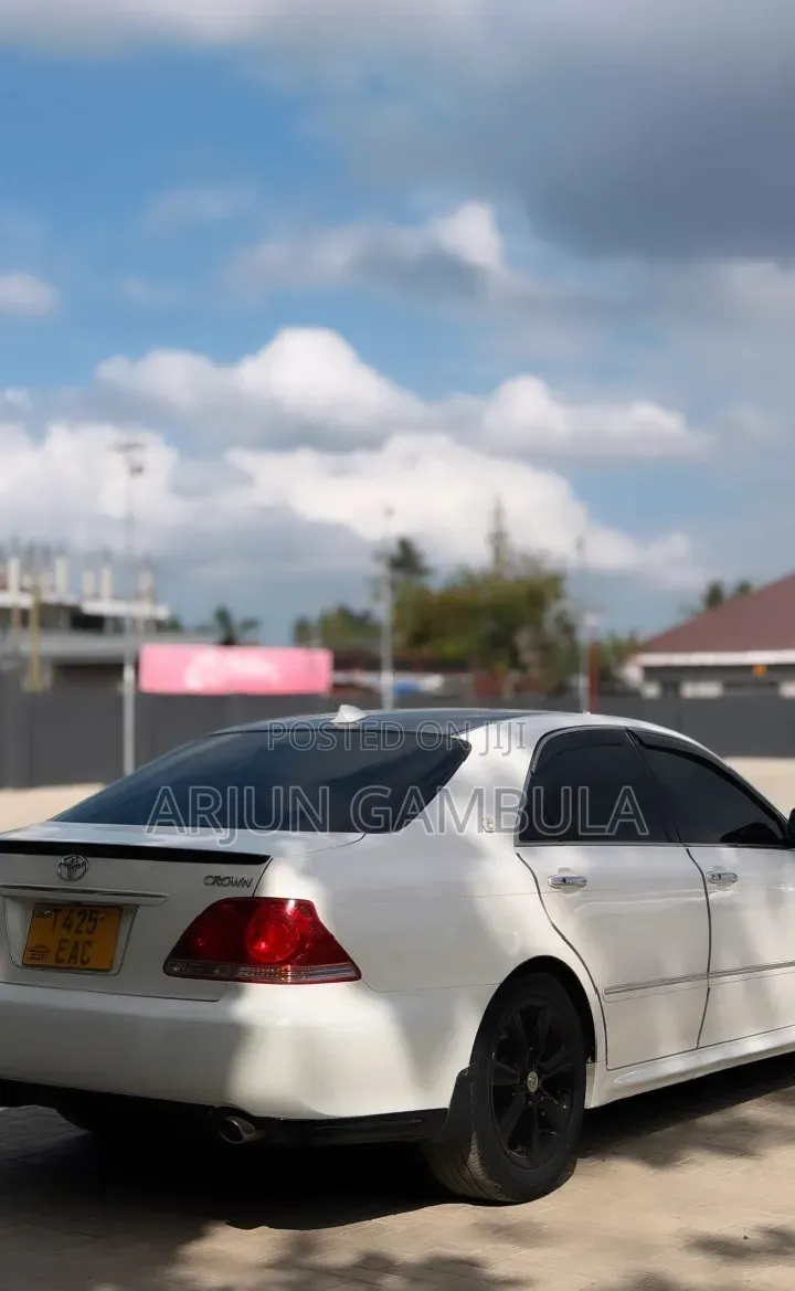 Toyota Crown Royale 2005 White