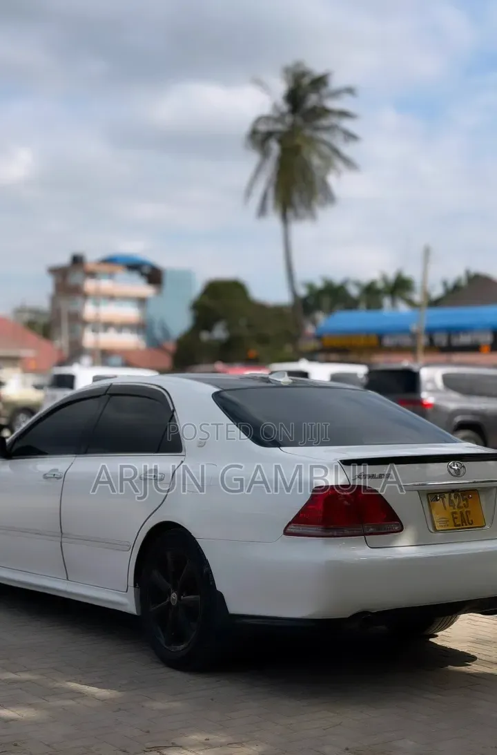 Toyota Crown Royale 2005 White