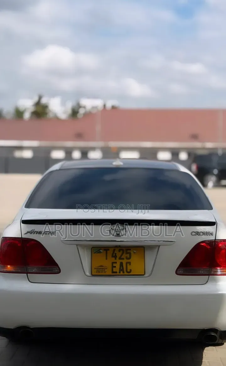 Toyota Crown Royale 2005 White