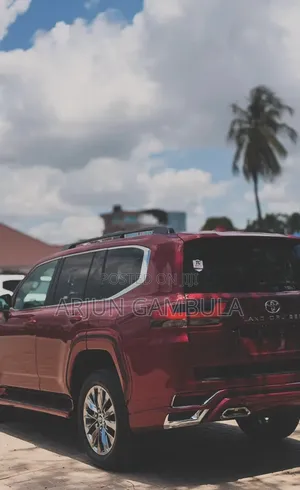 Toyota Land Cruiser 2024 Red