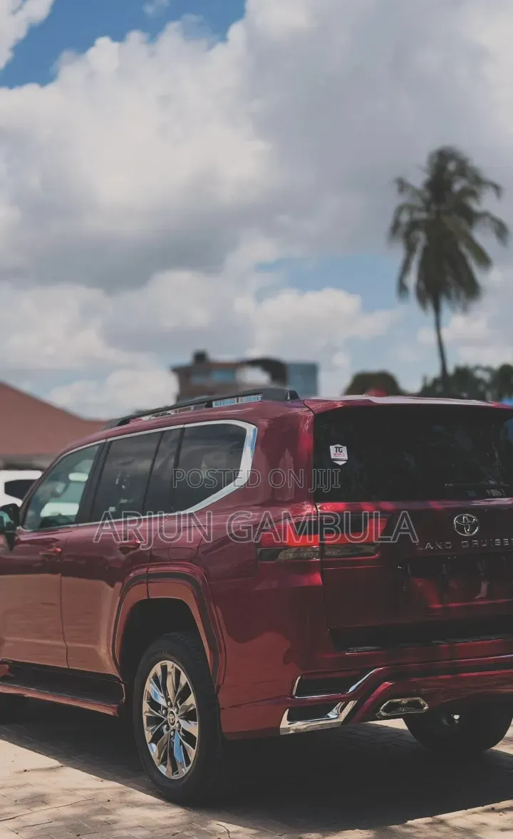 Toyota Land Cruiser 2024 Red