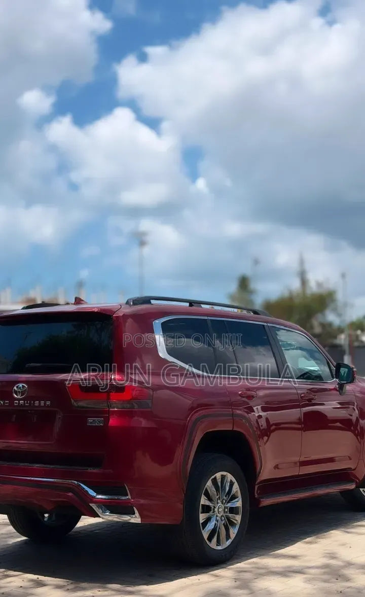 Toyota Land Cruiser 2024 Red