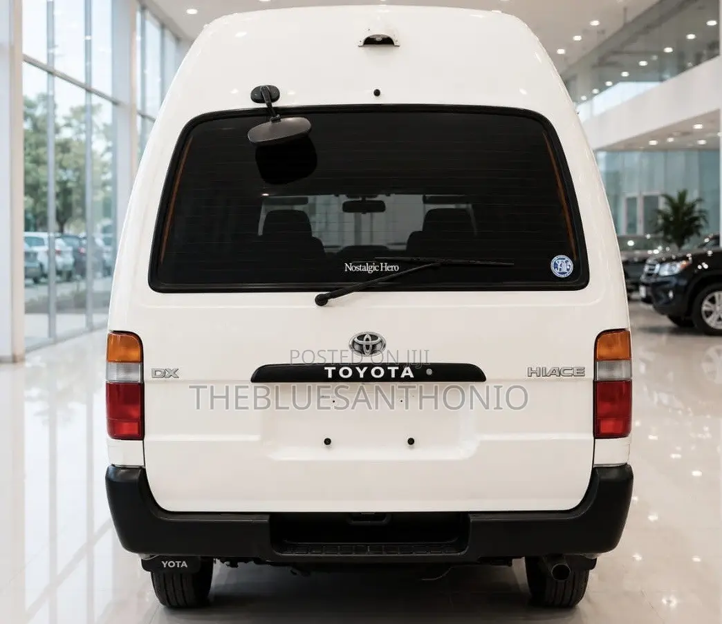 Toyota HiAce 2002 White