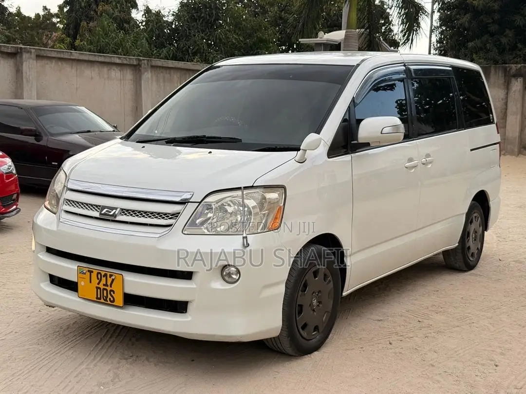 Toyota Noah 2.0 FWD (8 Seater) 2005 White