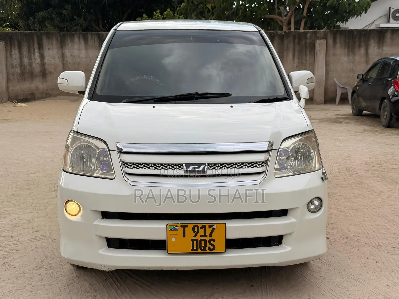 Toyota Noah 2.0 FWD (8 Seater) 2005 White
