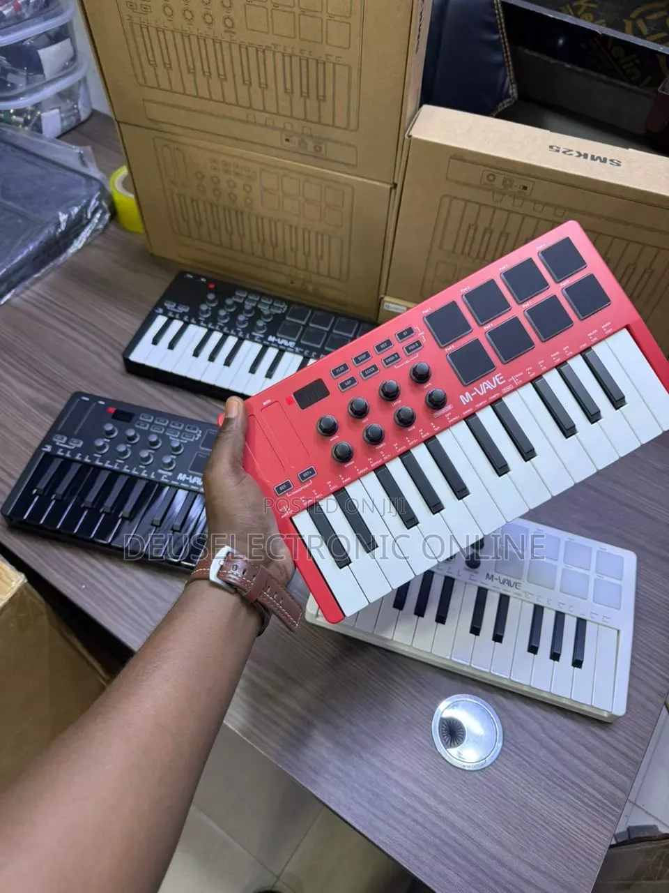Rangi Nne Za MIDI Keyboard Keys 25